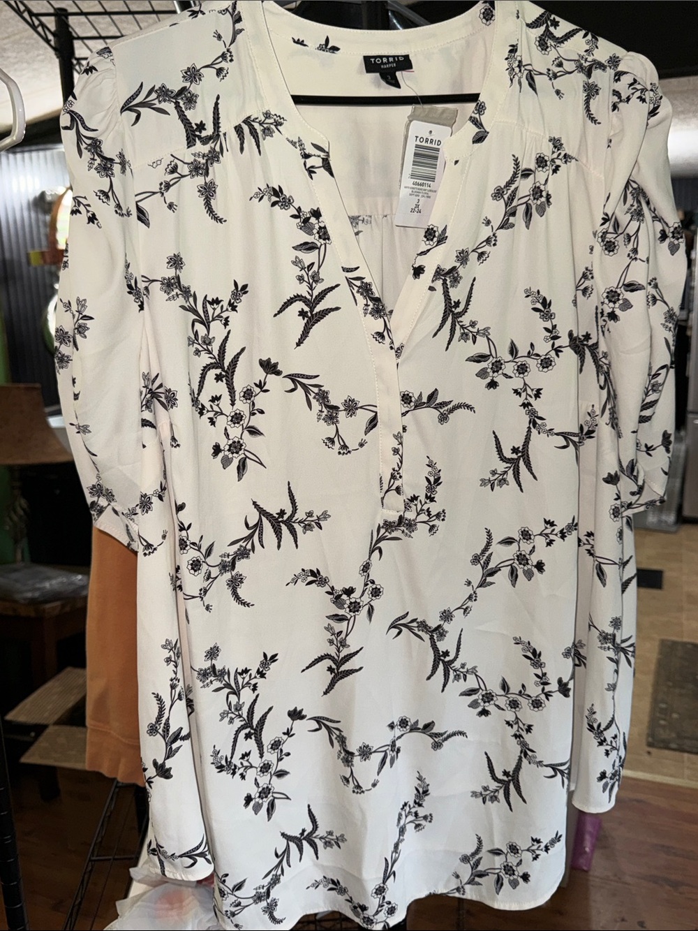 torrid White Floral V-Neck Tunic Top